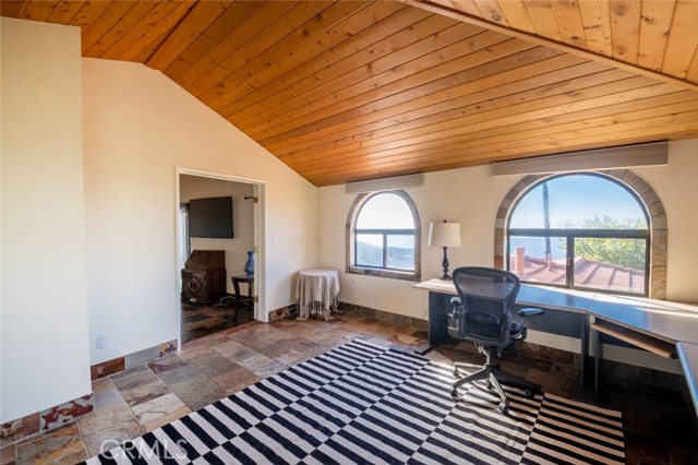 Detail Gallery Image 33 of 74 For 135 Loma Metisse Rd, Malibu,  CA 90265 - 5 Beds | 3/1 Baths