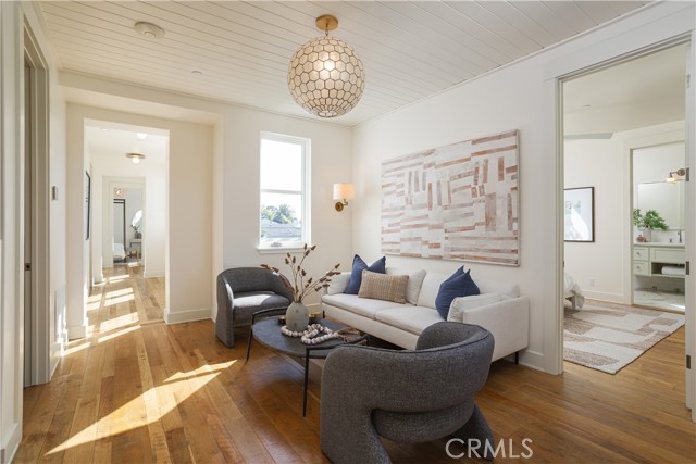 2217 Laurel Place, Newport Beach CA: https://media.crmls.org/medias/1c9c607b-089c-4fc3-9503-426b40a02614.jpg