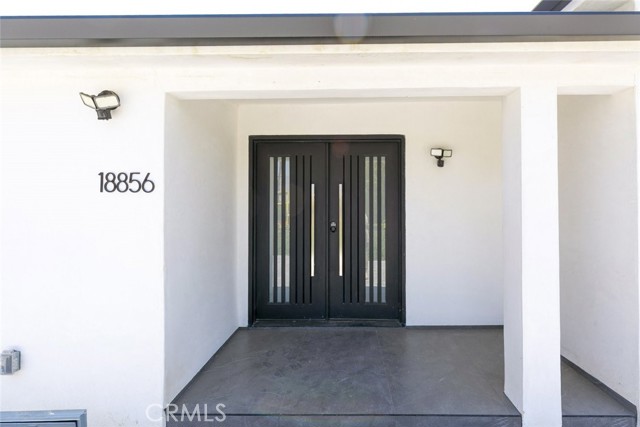Detail Gallery Image 6 of 33 For 18856 Calvert St, Reseda,  CA 91335 - 3 Beds | 2/1 Baths