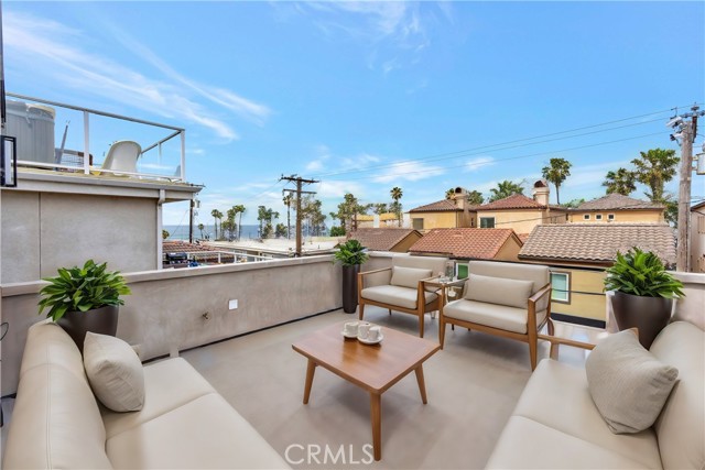 Detail Gallery Image 6 of 45 For 125 8th St, Huntington Beach,  CA 92648 - 3 Beds | 3/1 Baths