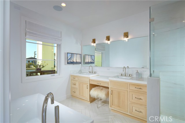 Detail Gallery Image 20 of 30 For 418 Larkspur, Corona Del Mar,  CA 92625 - 4 Beds | 4 Baths