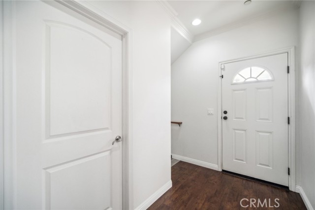 Detail Gallery Image 4 of 37 For 17311 Chatsworth St #4,  Granada Hills,  CA 91344 - 3 Beds | 2/1 Baths