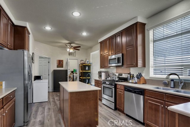 111 Madrid, Tustin CA: https://media.crmls.org/medias/1c9d19a7-b1d9-4af1-89b4-d81a0b9f7766.jpg