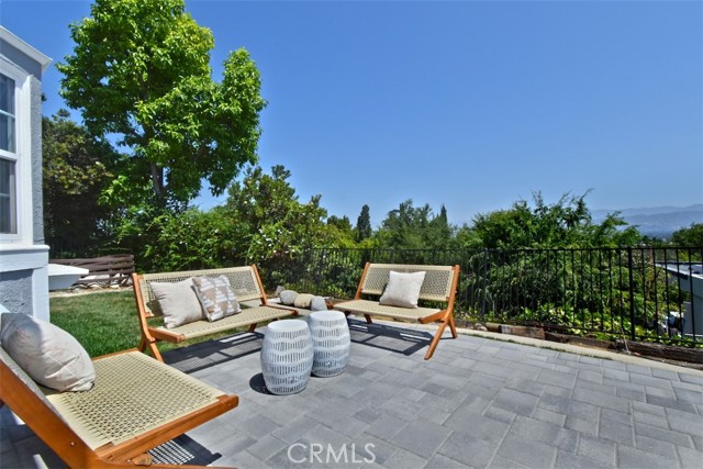 3753 Berry Drive, Studio City CA: https://media.crmls.org/medias/1c9e7aae-1ef3-440b-834d-de06e3bf3512.jpg