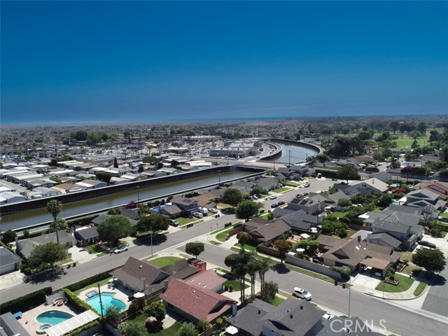 6112 Shields Drive, Huntington Beach CA: https://media.crmls.org/medias/1c9eb9c8-c713-4d46-8484-900b98364ce2.jpg