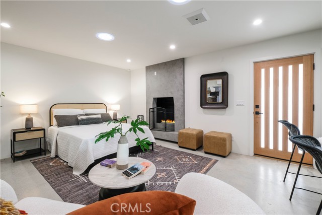 18852 Collins Street, Tarzana CA: https://media.crmls.org/medias/1c9ed647-8b3e-4ded-bc34-8246e5c9ffaf.jpg