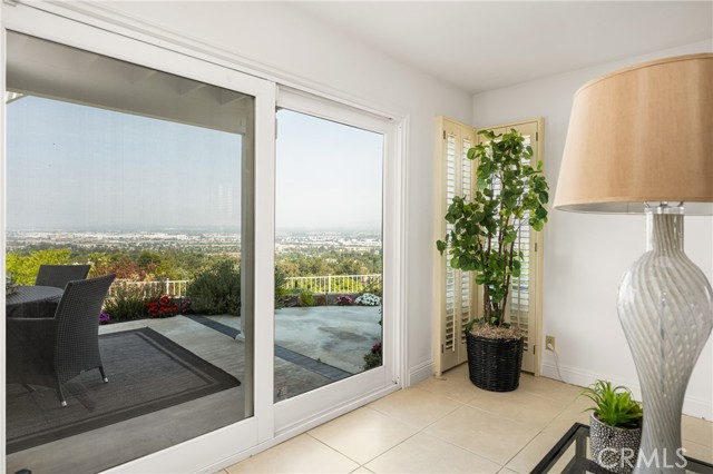 580 S Londerry Ln, Anaheim Hills CA: https://media.crmls.org/medias/1c9f6cd2-c6a1-4e0a-806b-aefb0a80b92b.jpg