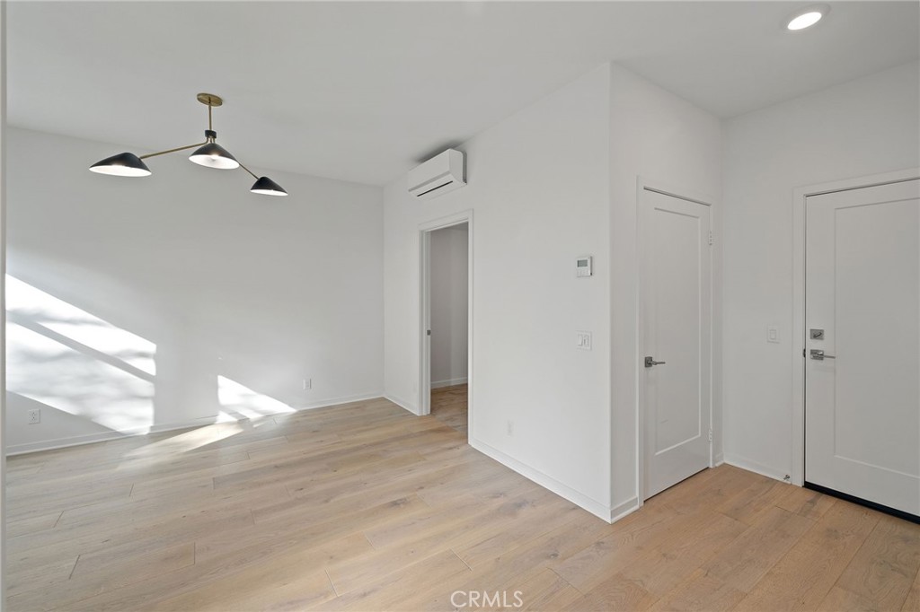 MLS #OC25238105 image #7