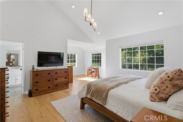 Detail Gallery Image 23 of 51 For 5501 Fairgrange Dr, Agoura Hills,  CA 91301 - 6 Beds | 3 Baths