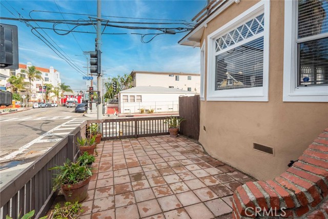 Detail Gallery Image 10 of 38 For 62 Rose Ave, Venice,  CA 90291 - 2 Beds | 2 Baths
