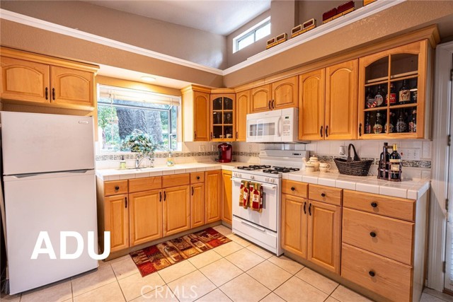 24208 Heritage Lane, Newhall CA: https://media.crmls.org/medias/1ca118a6-182a-4059-8657-83cf9363a4be.jpg