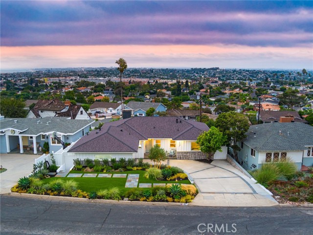 237 Via Los Miradores, Redondo Beach CA: https://media.crmls.org/medias/1ca12e91-ed53-4837-815c-e5625d9223ac.jpg