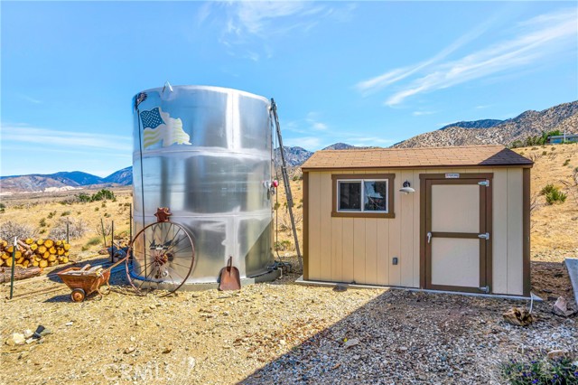 11720 Honeybee Lane, Juniper Hills CA: https://media.crmls.org/medias/1ca19640-5db2-4ca7-a85b-fa1a4f240c45.jpg