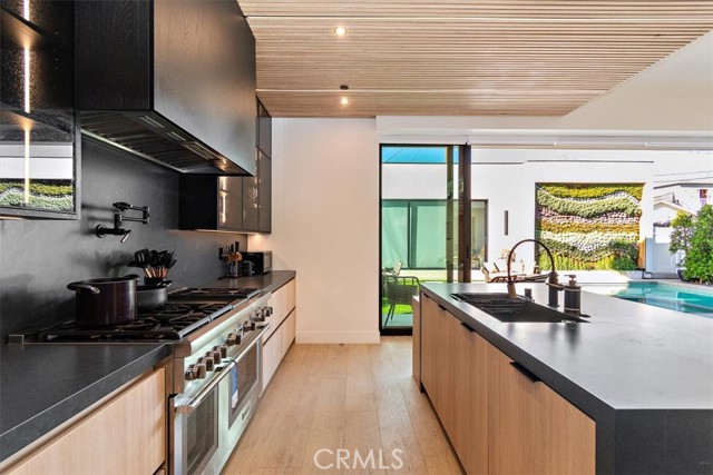 Detail Gallery Image 16 of 44 For 5347 Natick Ave, Sherman Oaks,  CA 91411 - 5 Beds | 5/1 Baths