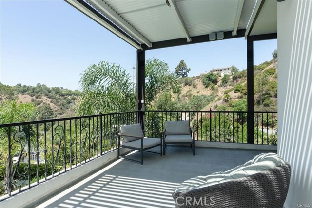 Detail Gallery Image 25 of 65 For 9484 Gloaming Dr, Beverly Hills,  CA 90210 - 4 Beds | 4 Baths