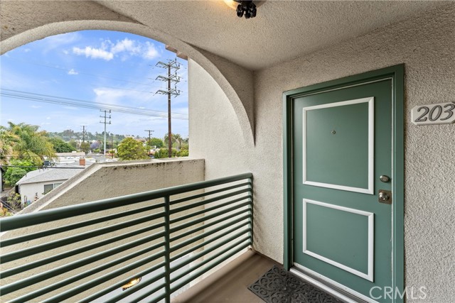 3604 Westwood Boulevard, Los Angeles CA: https://media.crmls.org/medias/1ca28c61-1461-49b1-bdb5-ae853c9d4cd8.jpg