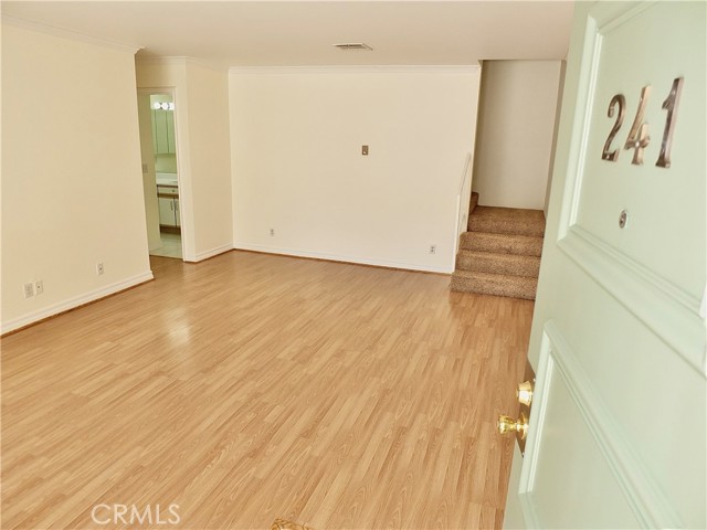 121 Sinclair Avenue, Glendale CA: https://media.crmls.org/medias/1ca2b0e4-2b26-465f-973b-f9906c5f9032.jpg
