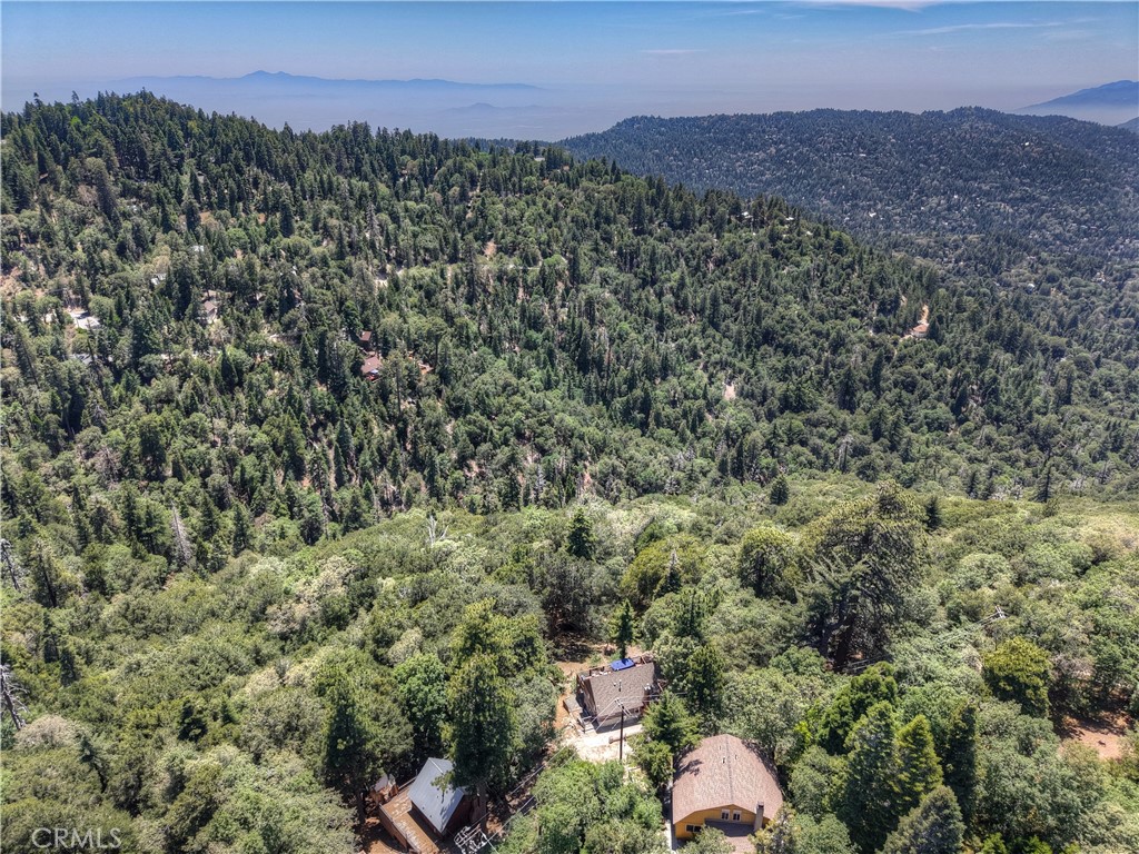 https://media.crmls.org/medias/1ca30f6c-cfea-4f1c-a2d8-25967fa6b680.jpg?preset=X-Large