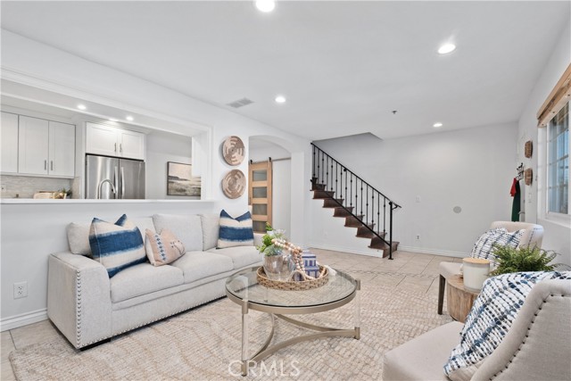 409 Utica Avenue, Huntington Beach CA: https://media.crmls.org/medias/1ca37477-6e94-4a32-b3a8-6d8d11e7a9d3.jpg