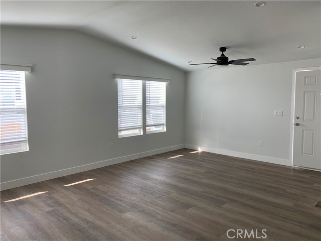 Detail Gallery Image 4 of 9 For 1425 E Madison Ave #12,  El Cajon,  CA 92019 - 2 Beds | 1 Baths