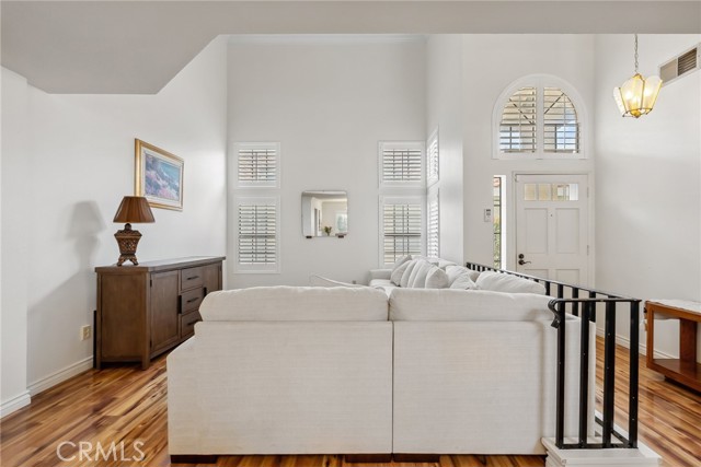 Detail Gallery Image 8 of 40 For 15621 Saul Ct, Canyon Country,  CA 91387 - 4 Beds | 3 Baths
