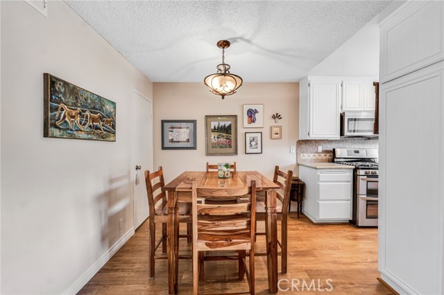 Detail Gallery Image 11 of 32 For 28010 Tiffany Ln #309,  Canyon Country,  CA 91387 - 2 Beds | 2 Baths