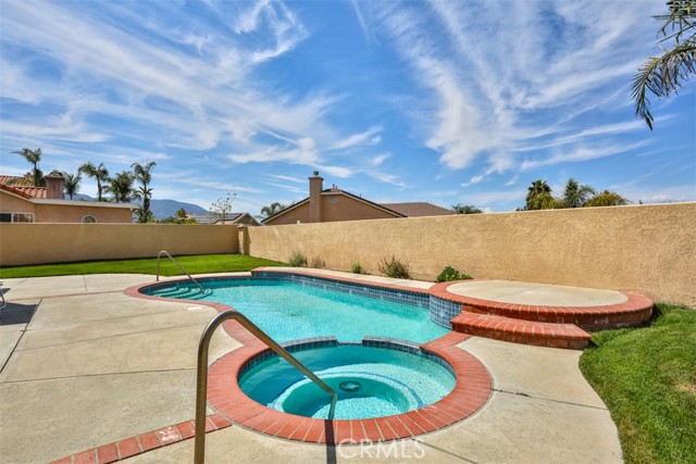 675 Avenida Terrazo, Corona CA: https://media.crmls.org/medias/1ca76c55-890c-4d04-b4bc-d7f1e1a1d4b6.jpg