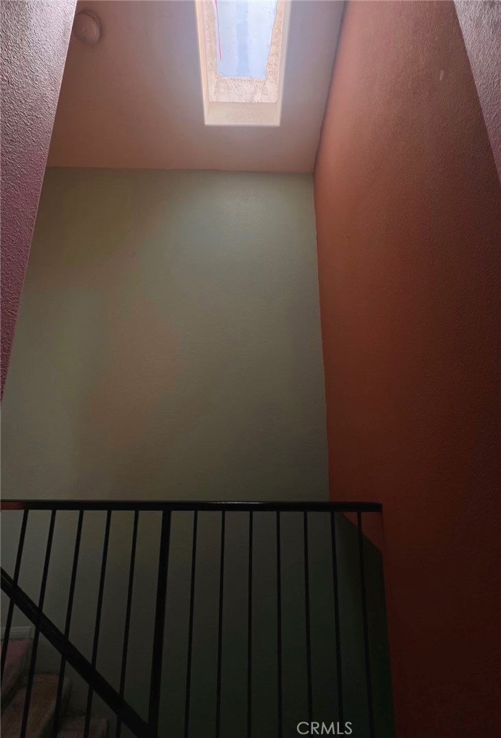 https://media.crmls.org/medias/1ca86d7c-cb72-4b95-9941-391e652aeb04.jpg?preset=X-Large