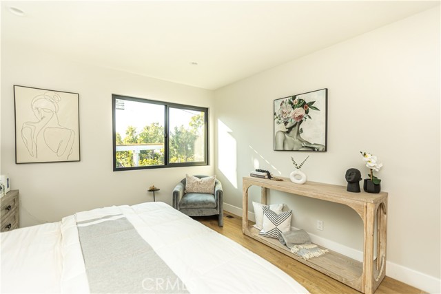 Detail Gallery Image 6 of 14 For 319 Heliotrope Ave #1/2,  Corona Del Mar,  CA 92625 - 2 Beds | 2 Baths