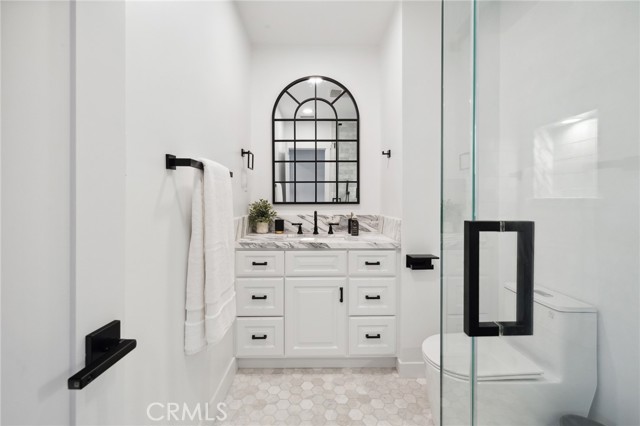 6105 Bellingham Avenue, North Hollywood CA: https://media.crmls.org/medias/1ca96535-7452-424d-83fc-49fbf8d8f2b6.jpg