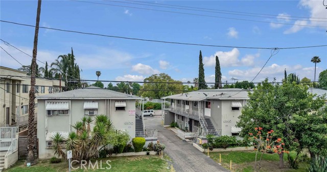 6862 Hazeltine Avenue, Van Nuys CA: https://media.crmls.org/medias/1ca9e5c1-17c9-4615-a2be-dc9c7b4f1a52.jpg