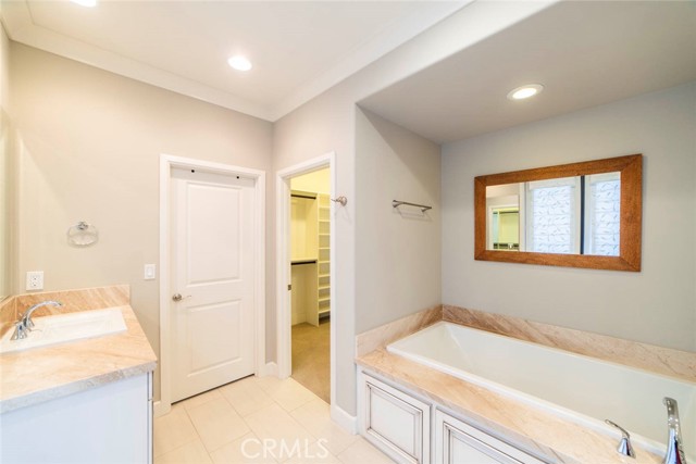 126 Long Fence, Irvine CA: https://media.crmls.org/medias/1caa02d5-6c69-4c81-b1fd-1f961caf7a65.jpg