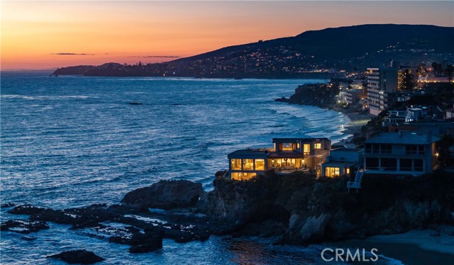 1901 Ocean Way, Laguna Beach CA: https://media.crmls.org/medias/1caa2ab9-88e8-4ee9-a4ac-a139f605a4c1.jpg