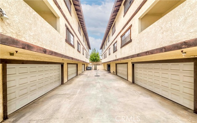 215 N Maple Avenue, Montebello CA: https://media.crmls.org/medias/1caa5aca-4d76-40c2-b7b5-5161501f9a3d.jpg