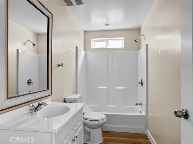1002 E 33rd Street, Los Angeles CA: https://media.crmls.org/medias/1cacb261-426c-4eac-b862-e550bef0581e.jpg