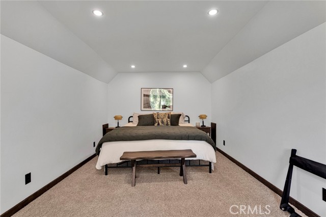 915 Trinity, Lake Arrowhead, CA 92352
