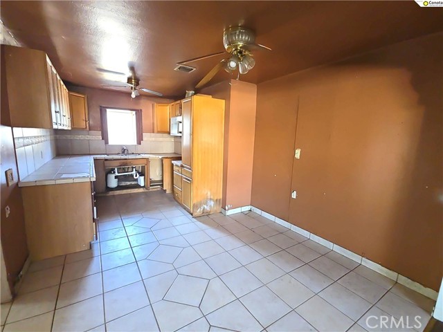 Detail Gallery Image 7 of 27 For 1923 W Pontiac, Fresno,  CA 93705 - 4 Beds | 2 Baths