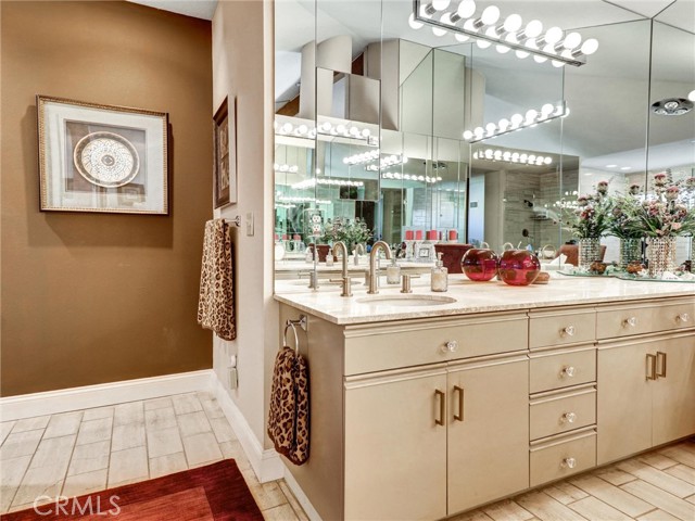 208 Kavenish S Drive, Rancho Mirage CA: https://media.crmls.org/medias/1cadeabf-258d-41e5-aa4d-a8364cd1bb23.jpg