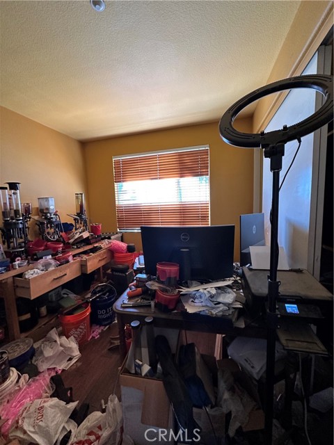 Detail Gallery Image 3 of 19 For 4815 Creekway Ln, Riverside,  CA 92505 - 5 Beds | 4 Baths