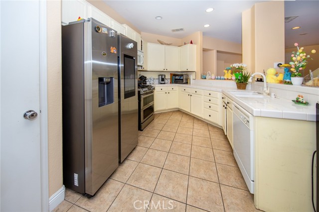 Detail Gallery Image 5 of 18 For 28225 Clementine Dr, Saugus,  CA 91350 - 3 Beds | 2/1 Baths