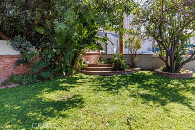 Detail Gallery Image 17 of 66 For 124 N Naomi, Burbank,  CA 91505 - 4 Beds | 3 Baths