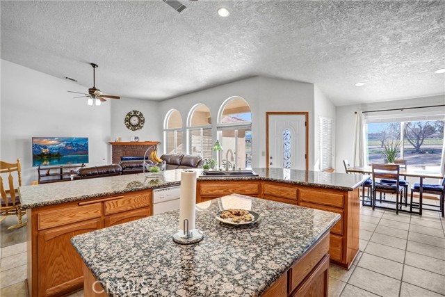 Detail Gallery Image 14 of 48 For 15813 Willow St, Hesperia,  CA 92345 - 4 Beds | 2/1 Baths