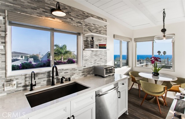 Detail Gallery Image 7 of 46 For 284 Chiquita, Laguna Beach,  CA 92651 - 4 Beds | 2/2 Baths