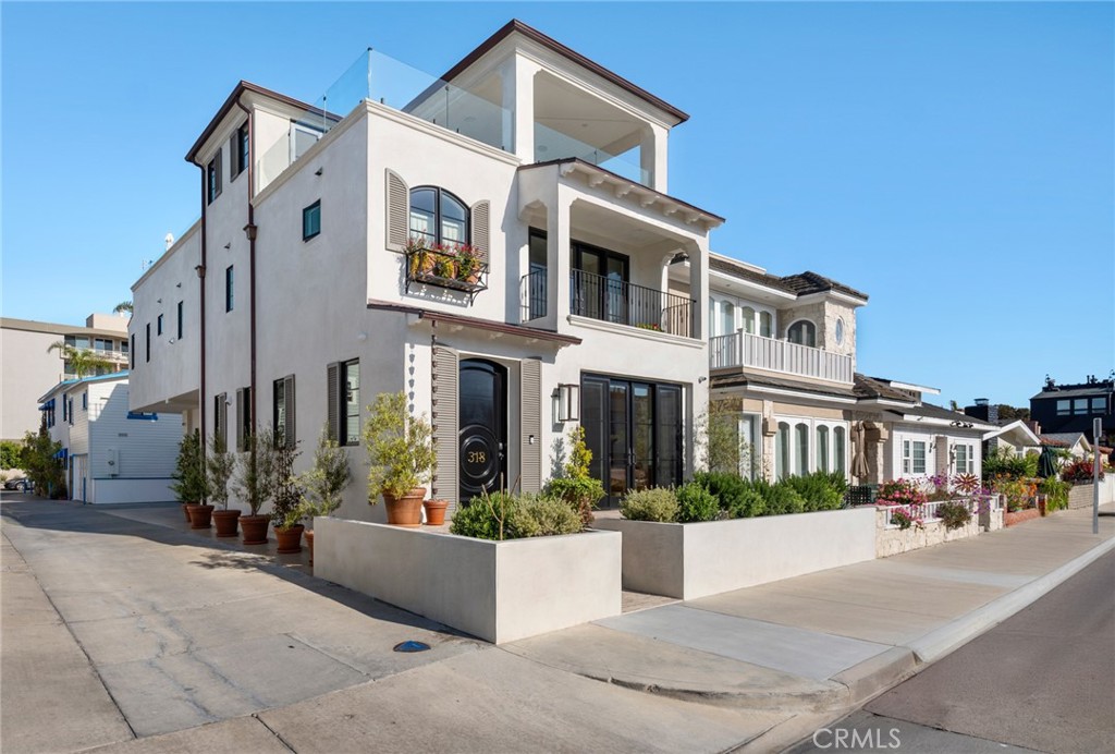 318 Coronado Street