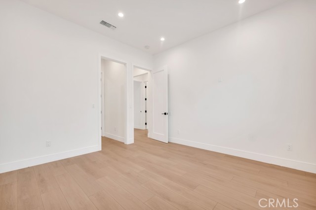 Detail Gallery Image 19 of 22 For 16514 San Fernando Mission Blvd, Granada Hills,  CA 91344 - 3 Beds | 2/1 Baths