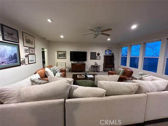 24145 Tokayana Way, Colfax CA: https://media.crmls.org/medias/1cb32969-d2e6-4bd0-8f21-6e8c3c952ab8.jpg
