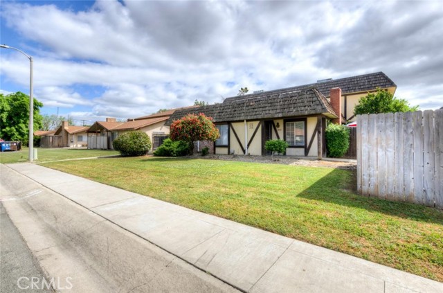 Detail Gallery Image 3 of 34 For 2432 S Sallee Ct, Visalia,  CA 93277 - – Beds | – Baths