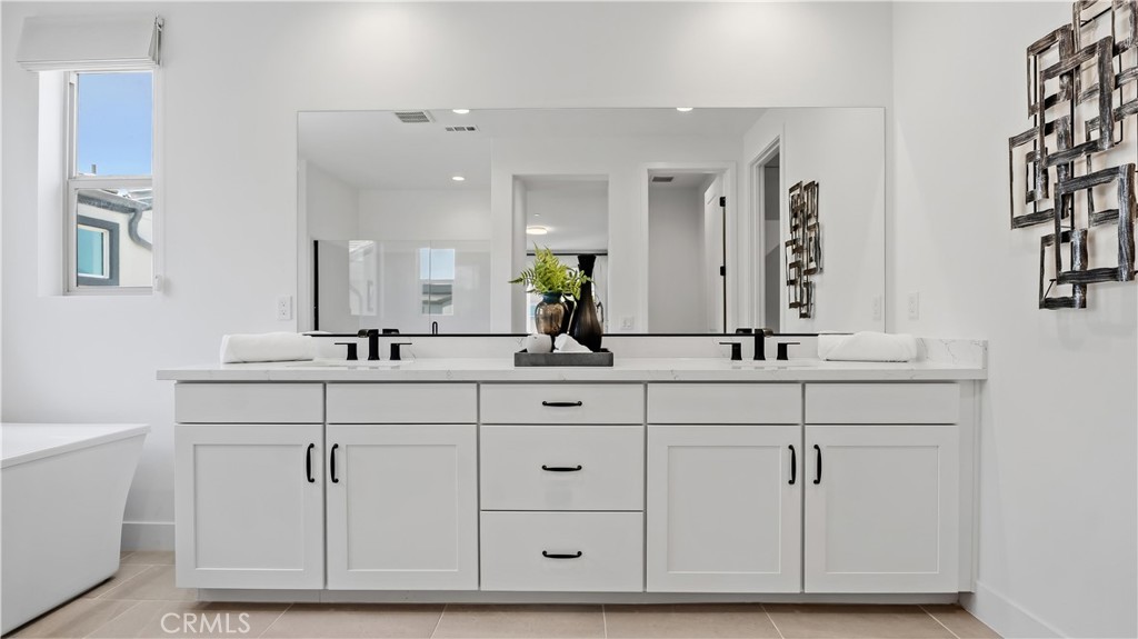 https://media.crmls.org/medias/1cb416a8-fe98-4d49-8761-8664da723e42.jpg?preset=X-Large