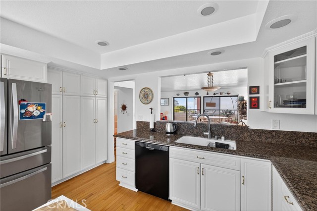 Detail Gallery Image 3 of 27 For 431 Camino De Las Colinas, Redondo Beach,  CA 90277 - 3 Beds | 3 Baths