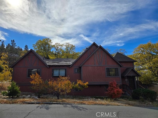 Detail Gallery Image 1 of 6 For 1536 Yosemite Dr, Lake Arrowhead,  CA 92352 - 4 Beds | 3 Baths